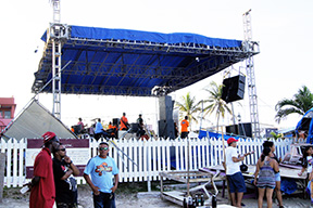 Crowd 9829web