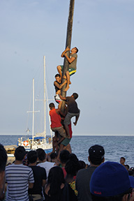 Pole climb9832web